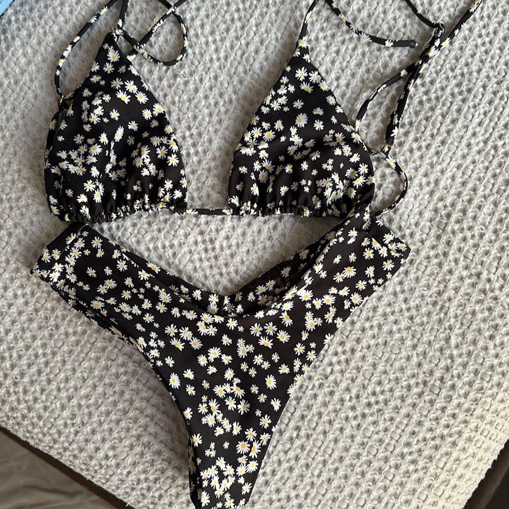 Skatie floral bikini